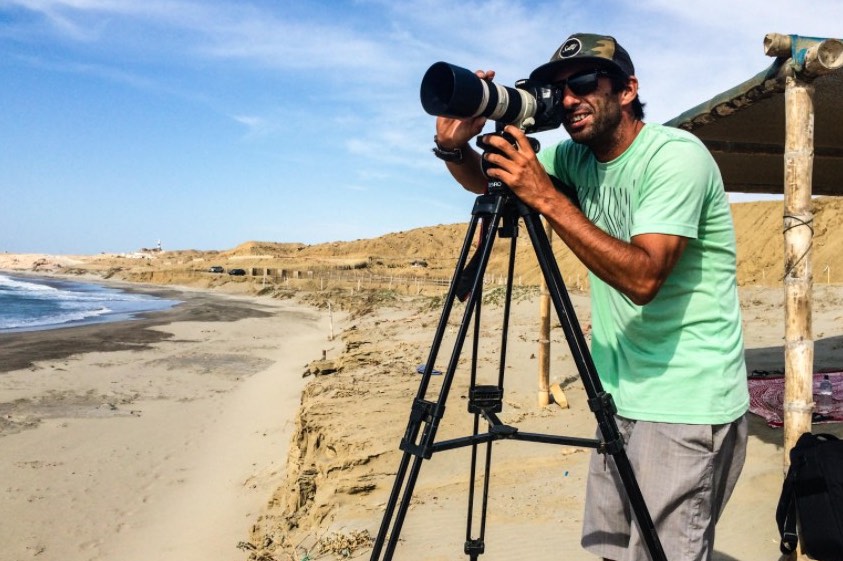 Kitesurf Coach filming riders during Wave riding kite clinics in Peru